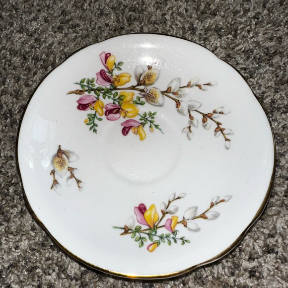 Vintage Staffordshire Fine Bone China Teacup & Saucer – England - Picture 4 of 8